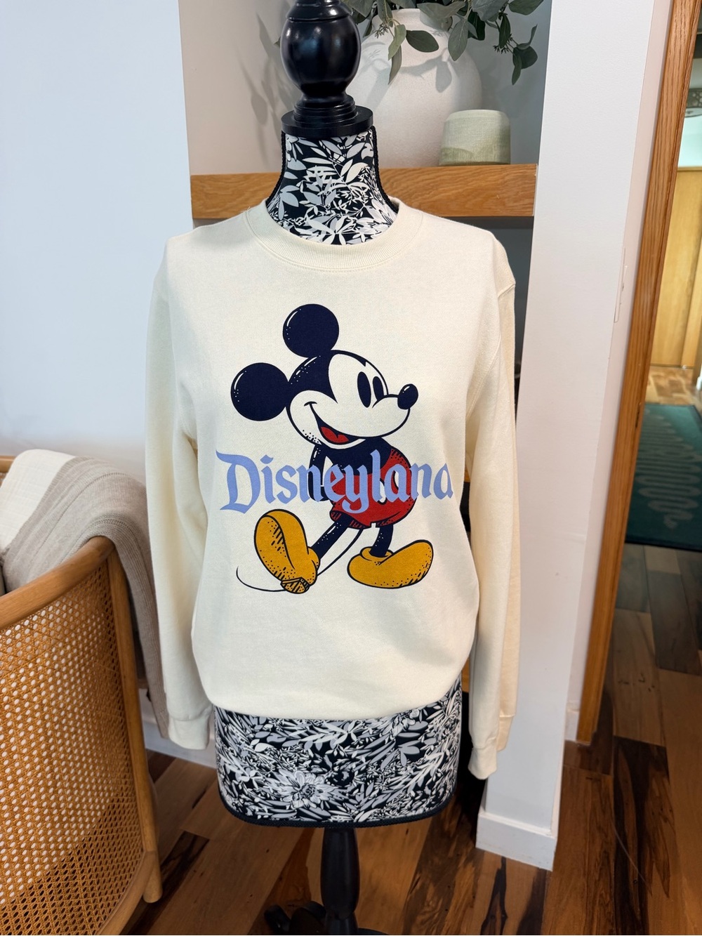 Disney Parks Mickey Mouse graphic crewneck sweatshirt